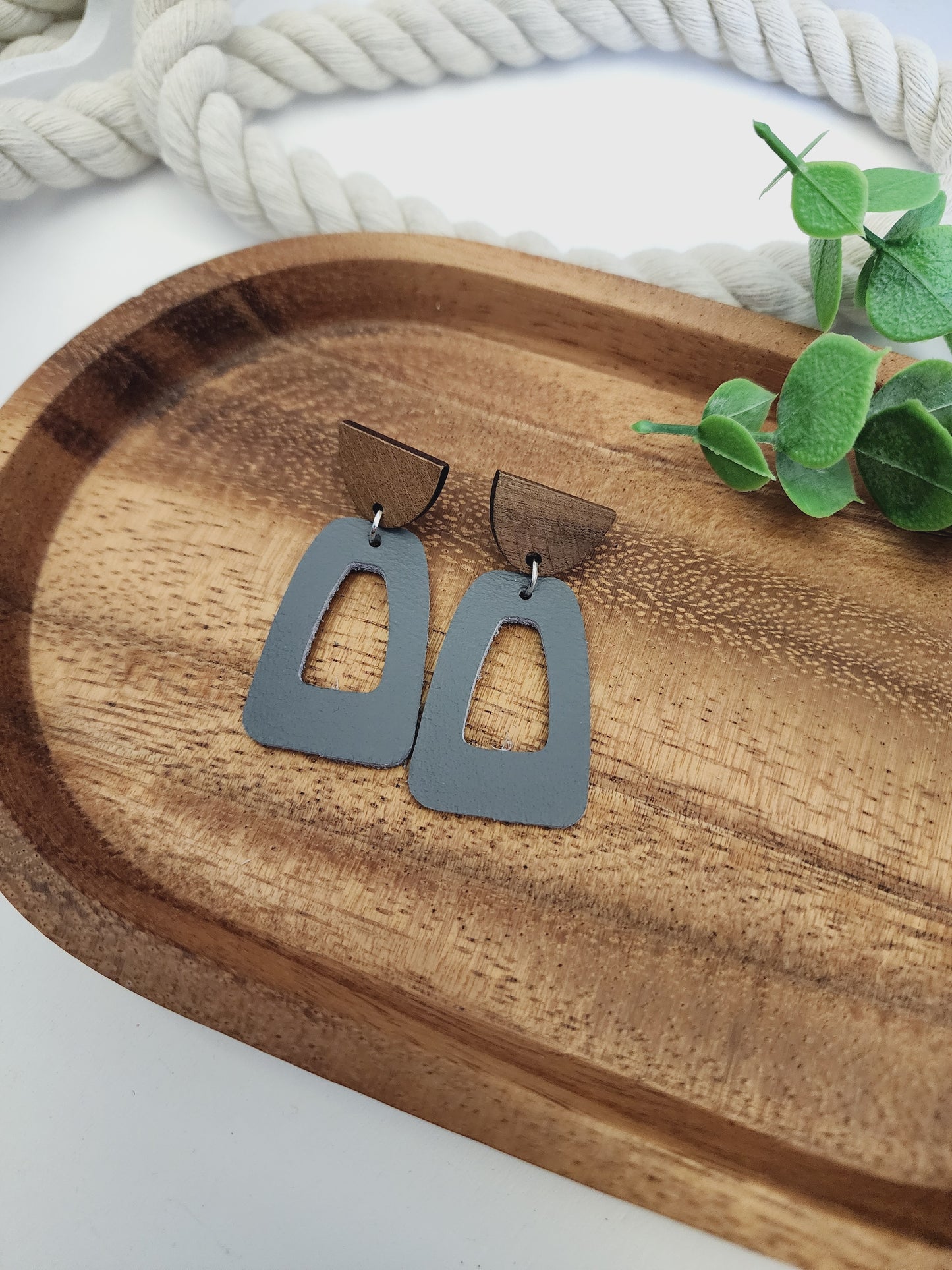 Grey Walnut stud